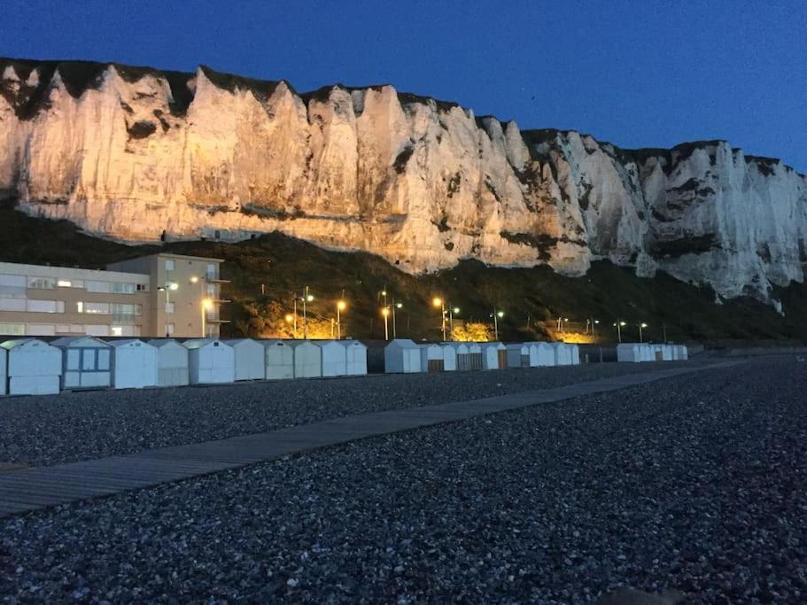 Idealement Situe "Le Studio" Les Locations Isahora Sont Aussi A 2 Pas Du Chateau D'Eu, Des Falaises Du Treport, De Mers Les Bains Et Aux Portes De La Baie De Somme أو  المظهر الخارجي الصورة